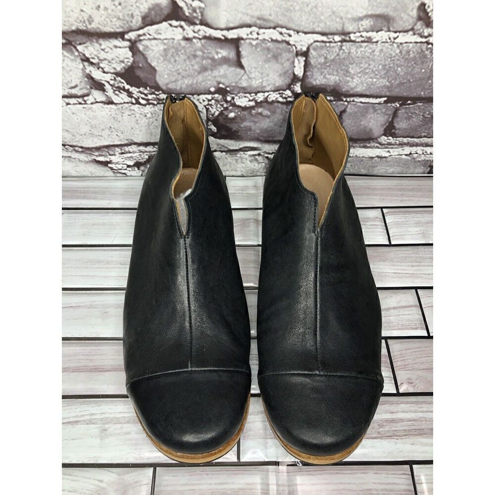 Cliff Dweller Vibram Black Leather Slip On Cap Toe Flats Women’s Sz 38.5EU/8M US - Picture 2 of 16